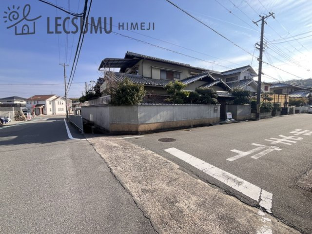 姫路市大寿台1丁目/売土地の前面道路含む現地写真