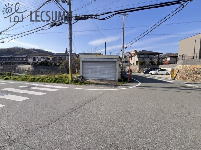 姫路市大寿台1丁目/売土地の前面道路含む現地写真