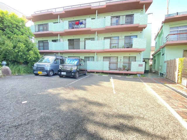 緑の家の駐車場