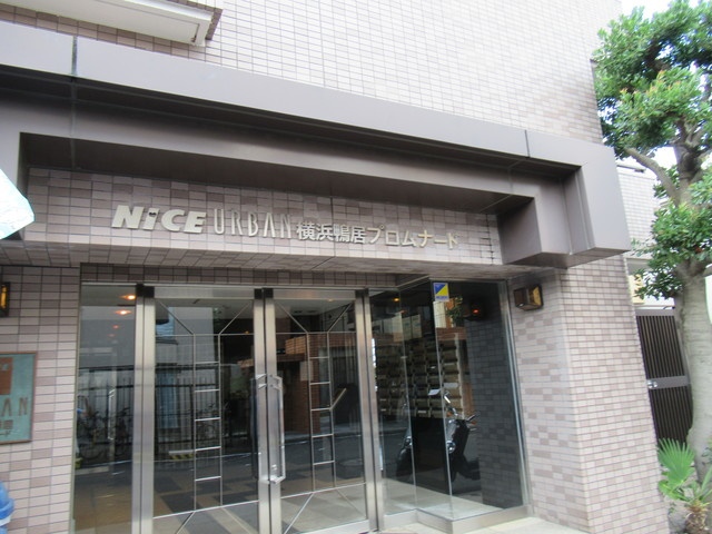 ナイスアーバン横浜鴨居プロムナードのエントランス