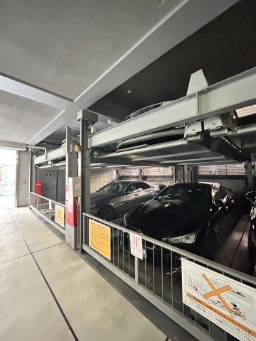 ヴァンデュール・アッシュ南船場の駐車場