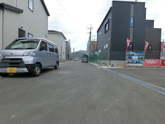 唐津市原4期　9号棟の前面道路含む現地写真