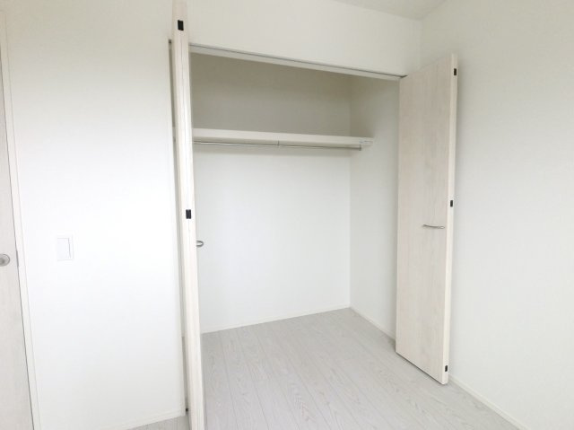 唐津市原4期　10号棟の内観：施工例|収納スペース