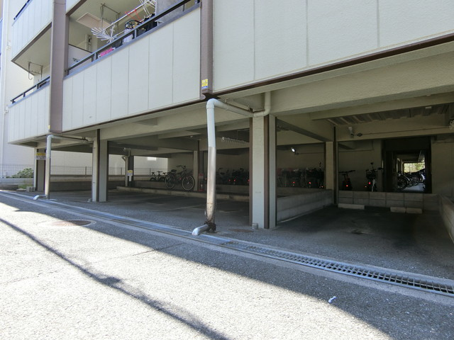 マンション吾光の駐車場