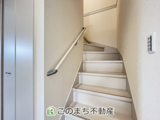 【設備】 | Livele Garden.S　第1佐野犬伏下町　1号棟 | 手すり付きで小さなお子様にも安心の階段スペースです☆
