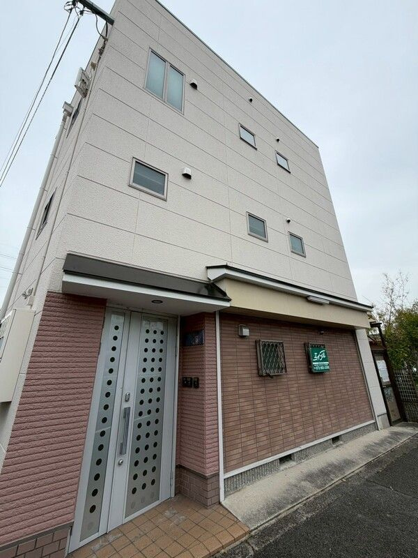 コーポウエムラの外観