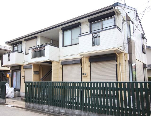 青梅市千ヶ瀬町１丁目のアパートの外観