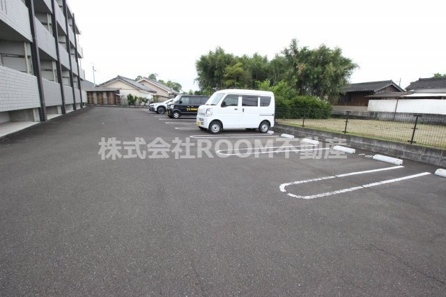 Sun　forestの駐車場|車をお持ちの方に嬉しい駐車場付きの物件です