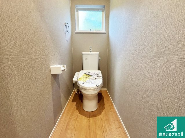 池田市畑　第15期　新築一戸建てのトイレ|1・2階の2ヶ所にあるので、朝の忙しい時間の順番待ちもなく、深夜の利用にも大変便利です。