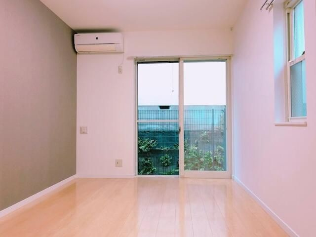 横浜市戸塚区矢部町のアパートの居間・リビング