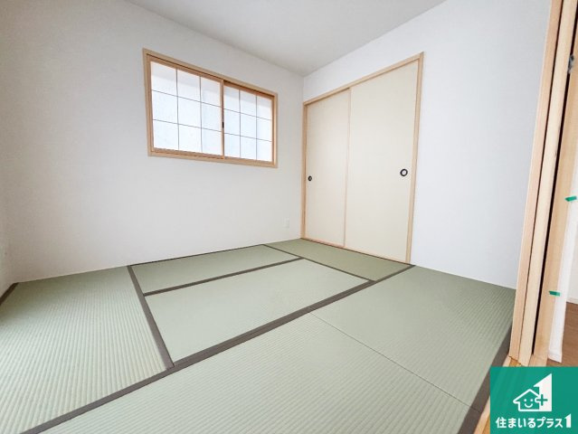 5日(土)6日(日)現地ご見学可能！  池田市畑　第15期　新築一戸建ての和室|一室あると便利な和室は客間としてだけでなく、小さなお子様のプレイルームや食後のくつろぎスペースとしてもご利用いただけます。収納もついていますので大活躍間違いなし！