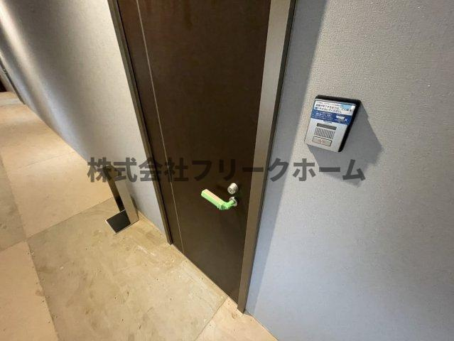 三鷹市井の頭３丁目のアパートの玄関