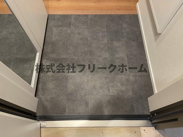 三鷹市井の頭３丁目のアパートの玄関
