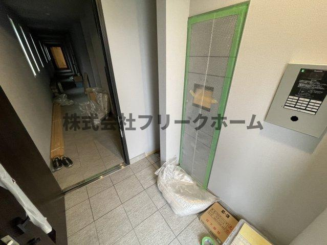 三鷹市井の頭３丁目のアパートのエントランス