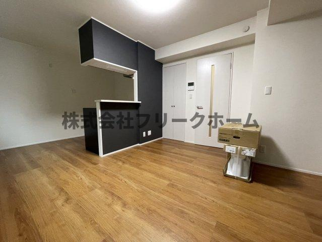 三鷹市井の頭３丁目のアパートの居間・リビング