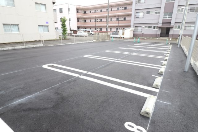 ヴィ・ラフィネの駐車場