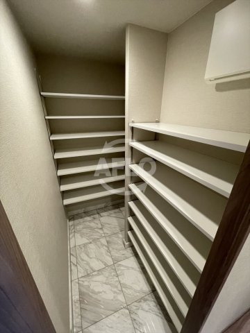 プレサンスレジェンド堺筋本町タワーの収納|プレサンスレジェンド堺筋本町タワー　シューズインクローゼット