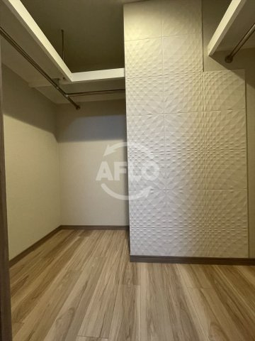 プレサンスレジェンド堺筋本町タワーの収納|プレサンスレジェンド堺筋本町タワー　ウォークインクローゼット