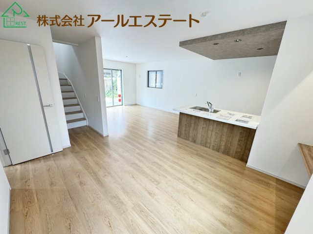 加古川市米田町平津　　山陽電鉄「宝殿駅」徒歩5分の居間・リビング