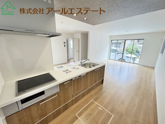 加古川市米田町平津　　山陽電鉄「宝殿駅」徒歩5分の居間・リビング