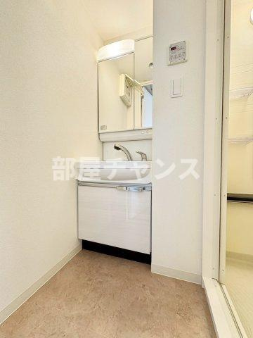 プレサンス名古屋グロウの独立洗面台