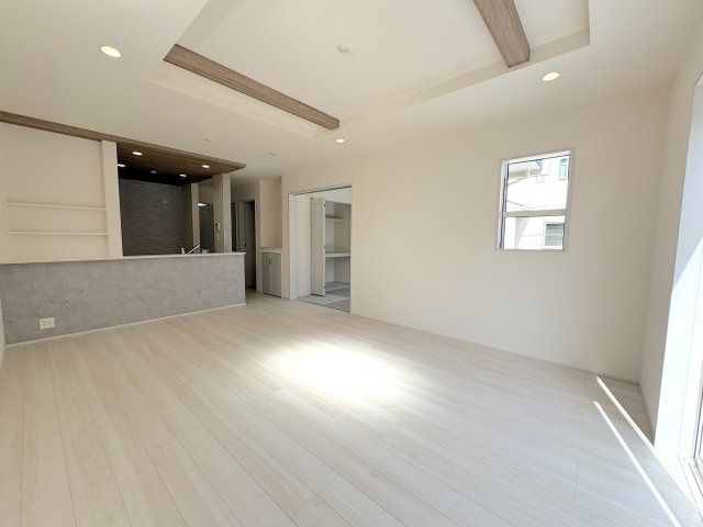 【居間・リビング】 | 熊谷市円光2丁目　ブルーミングガーデン　新築戸建　全1棟　1号棟