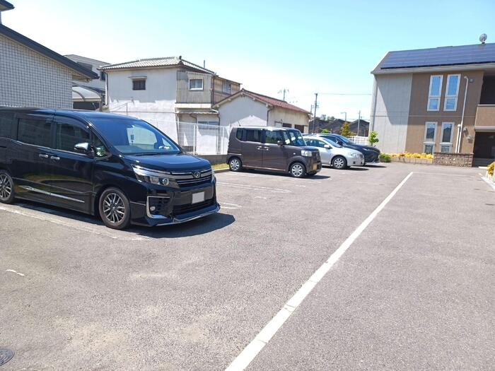 モンド・リヴェール　Ⅰ棟の駐車場