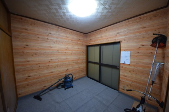伊東市岡　戸建の洋室