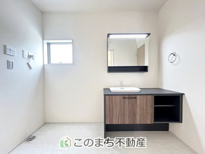 【洗面所】 | Livele Garden.S　第1佐野犬伏下町　3号棟 | オシャレな独立洗面台で気分があがりますね☆