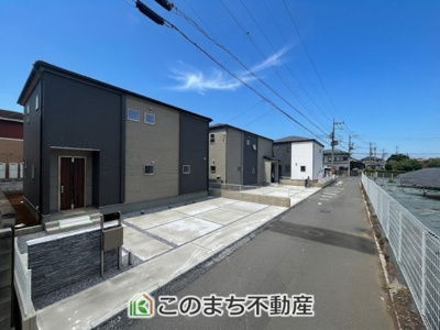 【前面道路含む現地写真】 | Livele Garden.S　第1佐野犬伏下町　3号棟 | 前面道路は見通しが良く、お車の出し入れがしやすいですね☆