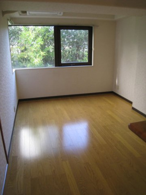 【居間・リビング】 | 第一フルール・ド・花崎 | ※お写真は同タイプの別のお部屋のものです。