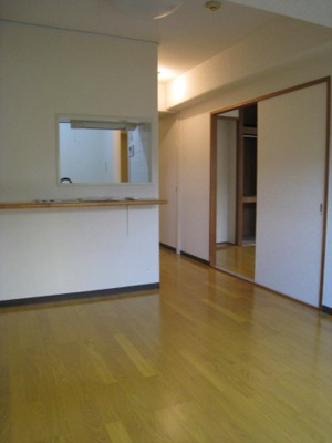 【居間・リビング】 | 第一フルール・ド・花崎 | ※お写真は同タイプの別のお部屋のものです。