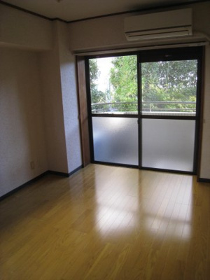 【洋室】 | 第一フルール・ド・花崎 | ※お写真は同タイプの別のお部屋のものです。