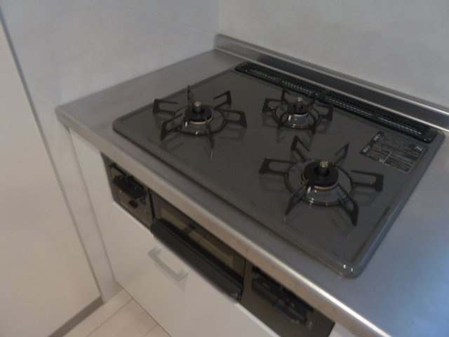 エスペーロ新在家のキッチン|コンパクトなキッチンで掃除もラクラク