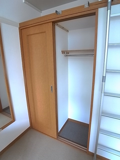 レオパレスシェ　モアⅡの収納