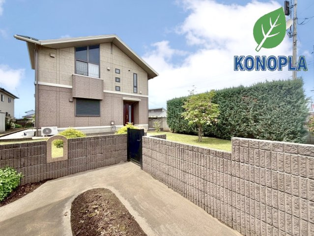 【中古戸建】太田市新田中江田の外観|■外観｜道路から離れたお庭なので小さいお子様が遊んでいても車の接触の心配いらずで安心です♪