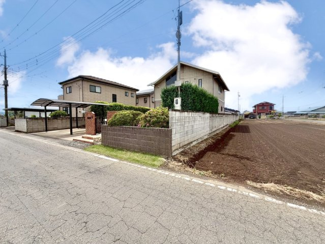 【中古戸建】太田市新田中江田の外観|■外観｜いまのアパート生活で走り回るお子さんを怒ってしまった経験はありませんか？走り回ることもジャンプすることも子どもの習性です！庭付き一戸建てならお子さまも思いっきり遊べます(^^)