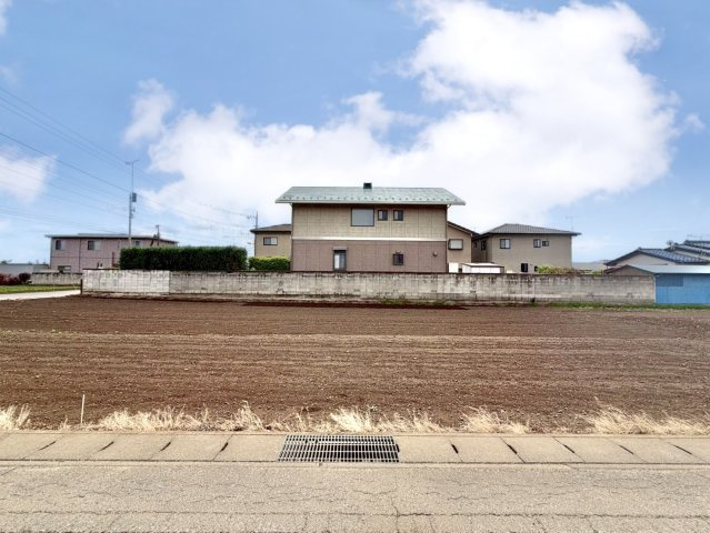 【中古戸建】太田市新田中江田の外観|■外観｜庭付き一戸建てならお子様やペットが走り回っても大丈夫！伸び伸びと遊び、過ごすことができます♪