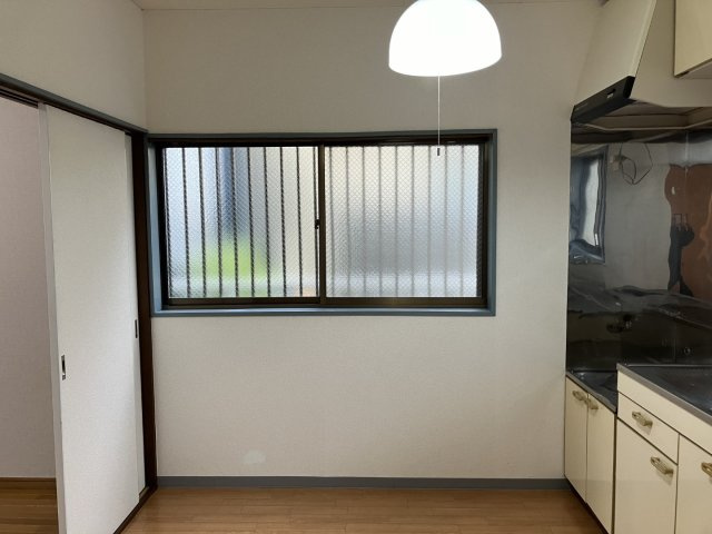 リバービューのキッチン|参考写真　窓があるキッチン