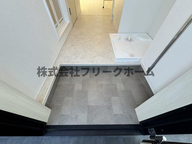小金井市東町２丁目のアパートの玄関
