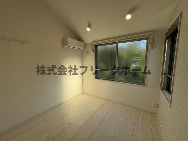 小金井市東町２丁目のアパートの居間・リビング