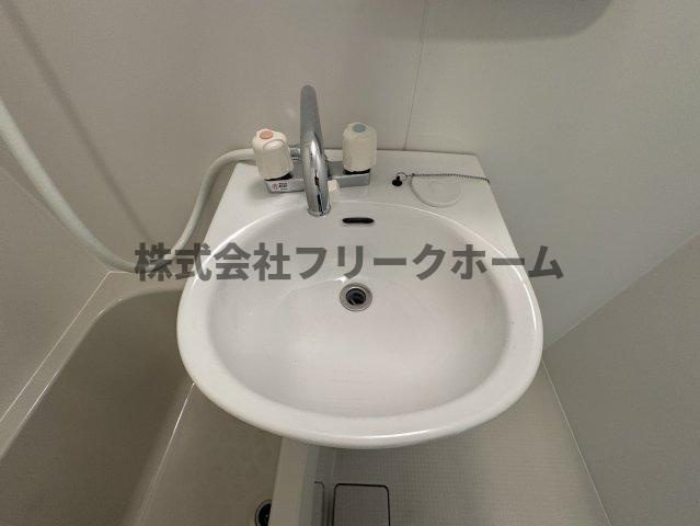 小金井市東町２丁目のアパートの洗面所