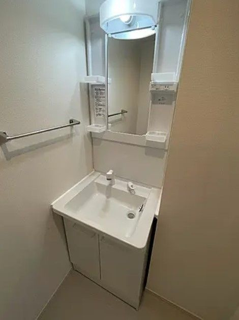 ホワイトオーキッドの洗面所|別部屋参考写真となります