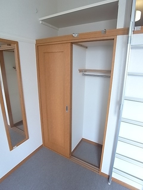 レオパレスメゾンドマルジュンの収納