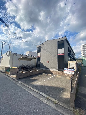 レオパレスメゾンドマルジュンの駐車場