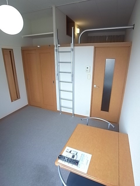 レオパレスメゾンドマルジュンの居間・リビング