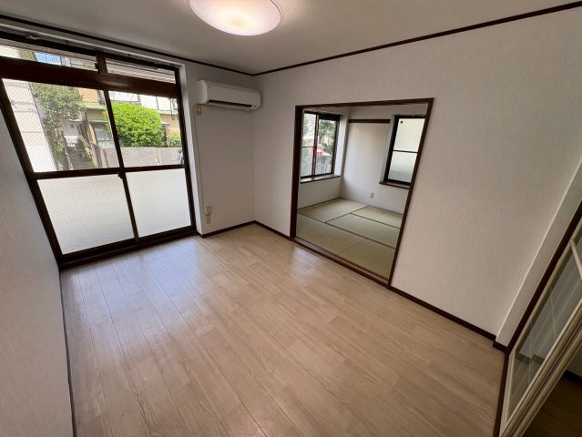 トゥフレ参番館の居間・リビング