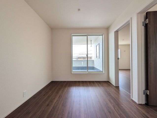 【内装】 | リーブルガーデン.S高崎市箕郷町西明屋ー② | 2階フロアーからは居室を通らずに洗濯物が干せる優れもの♪