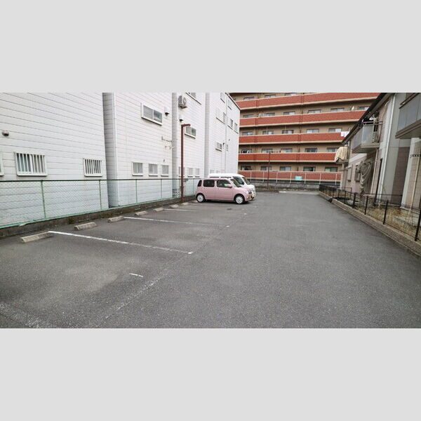 エーデルハイムBの駐車場