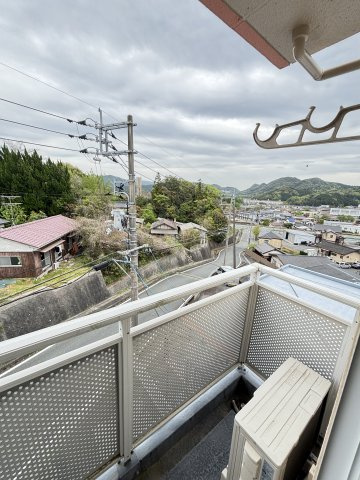 サンヒルズ江良Bのバルコニー|開放的で明るい空間を演出してくれるバルコニーです